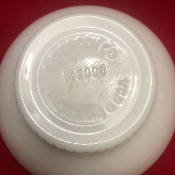 Vintage E.O brody M2000 Cleveland Ohio USA milk glass bowl - Picture 6 of 8